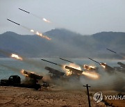 [속보] 북한군 "전선 근접서 방사포탄 8시간30분간 해상 사격"