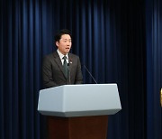 尹 "동맹 핵전력 믿고, 재래식 전략 압도해야"
