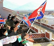 북한, 4개 지역서 새집들이 진행…"은정 속 마련된 농촌 새풍경"