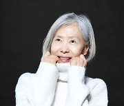 '44년차 배우' 예수정, 블랙&화이트 패션으로 연말 분위기 물씬 [N화보]