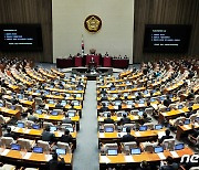 민주, 12월 임시국회 소집요구서 국회 제출