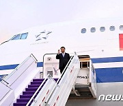 中 시진핑, 사우디 도착…사흘간 국빈 방문