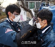 [포토]두산 권민석, '예쁘게 묻혀 줄게요!'