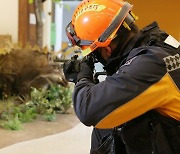 경기도소방, 압축가스 충전 동물포획용 마취총 개발