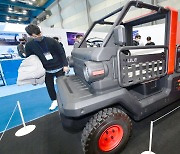 산업기술 R&D 대전에 전시된 다목적 마이크로 전기 트럭 '뮬'
