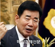 김진표 “국가먹거리 이러다 대만에 다 뺏겨”…법인세 인하 野 설득