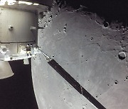 무인 우주선 오리온이 보내온 ‘달의 뒷면’ 모습