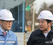 포항제철소 출하 상황을 점검하는 원희룡 장관