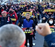 민노총 광주 화물연대 "복귀명령 맞서 안전운임제 사수"