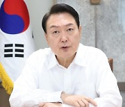 윤대통령 "화물연대 파업 피해 최소화에 만전"…추가 업무명령 여지