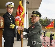 부대기 이양받는 김계환 신임 해병대사령관