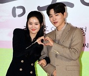 [TEN 포토] 박주현-김우석 '따뜻한 커플'