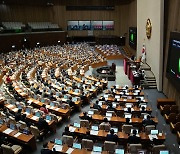 국회 본회의 통과한 '스토킹 범죄자 3년간 공직 금지' 지방공무원법 개정안