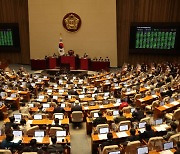 '카톡 먹통 방지법' 본회의 통과…한전채 발행 한도 확대법안은 부결