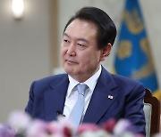 “尹, 차기 대선주자의 당권 도전에 부정적” 與전대 뇌관