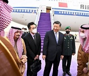 시진핑, 6년 만에 사우디 방문… “아랍과의 역사 새 이정표 될 것”