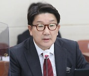'김건희 슬리퍼' 비판에 권성동 "스토킹 가까운 집착"