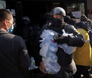 ‘백지 시위’ 열흘 만에… 中 ‘위드 코로나’로 방향 전환