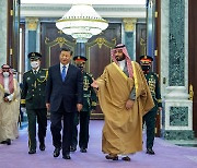[포토] 사우디의 극진한 환대 받는 시진핑