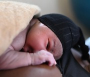 난민 구조선에서 태어난 아기…산모는 위태, “伊·몰타에 긴급 의무 후송 요청”
