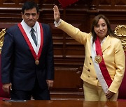 의회 해산 시도 페루 대통령, 탄핵 당했다