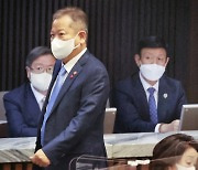 '해임건의안' 보고된 날, 이상민 국회 본회의 출석…덤덤한 표정