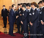 축구대표팀 만난 윤석열 대통령 부부