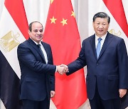 中 시진핑, 아랍권과 ‘밀착’…사우디 찾아 10개국과 연쇄 회담
