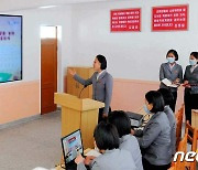 '실기 능력' 키우는 북한 김정숙교원대학교 학생들