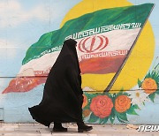 "이란 보안군, 女시위자 얼굴·생식기 겨냥"…의료진 눈물의 진술