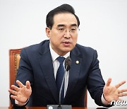 예산안 협상 상황 밝히는 박홍근 민주당 원내대표