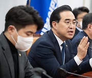 예산안 협상 설명하는 박홍근 민주당 원내대표