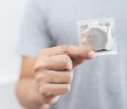 프랑스 18~25세 콘돔 무료 제공… '성병' 예방 효과 어느 정도길래?