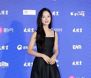 ‘불도저에 탄 소녀’ 김혜윤, 신인여우상 “발전하는 배우 될게요” [제58회 대종상영화제]