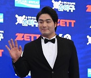 [포토]박병호, '홈런왕의 손인사'