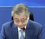 서훈 기소에… 민주당 “정치검찰의 무도한 정치보복”
