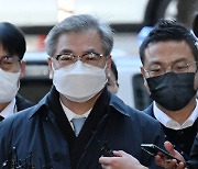 검찰, 서훈 구속기소…'월북몰이' 주역 판단