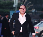 [포토] 김한민 감독 '유쾌한 발걸음'