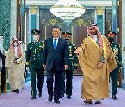 시진핑, 중동 정상들과 연쇄 회동…中·사우디 2년마다 정상회담 약속