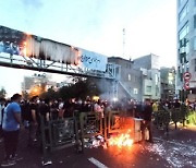 이란 사법부 "반정부시위대 25명 사형선고…1명 집행"