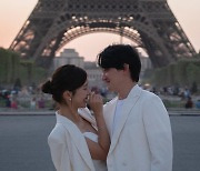 야옹이 작가♥전선욱, 로맨틱한 파리 신혼여행…에펠탑 앞 꿀 뚝뚝