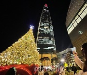 [현장] 롯데월드타워 광장, 밤이면 크리스마스★파크 ‘반짝반짝’