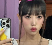 최예나, 거울 셀카로 드러낸 '러블리 비주얼'…'천상 아이돌' 모먼트