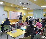 충북국제교육원 '우리동네 글로벌 학부모어학당' 겨울특강 인기