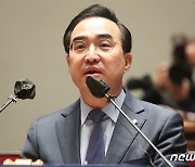 의총 발언하는 박홍근 원내대표