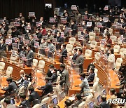 국민의힘, 이상민 행안부 장관 해임건의안 본회의 항의