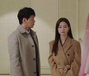 '삼남매가' 김소은, 김승수 볼에 뽀뽀 "날 헷갈리게 한 벌"