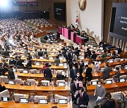 ‘野 단독처리’ 이상민 장관 해임안, 국회 본회의 통과