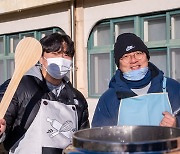 국어교사가 '레드 카펫' 깔고 학생들 기다리는 까닭