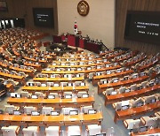 '이상민 해임건의안' 야권 공조로 본회의 통과…국힘 집단 퇴장